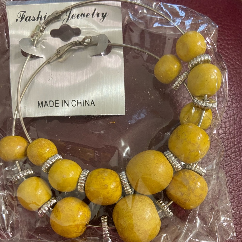 NWT Large Yellow 💛 & Silver Hoop Earrings. - Picture 2 of 7